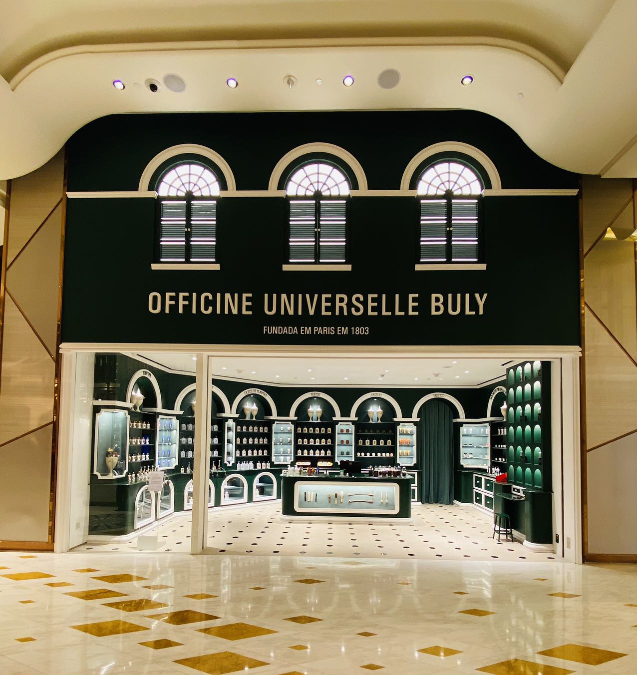 Manila: Officine Universelle Buly store opening